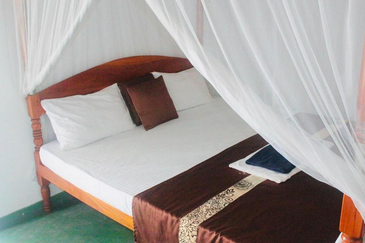 Sunrise Guest House & Restaurant Тангалла Экстерьер фото