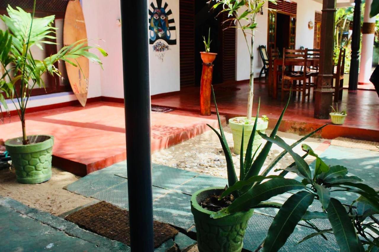 Sunrise Guest House & Restaurant Тангалла Экстерьер фото